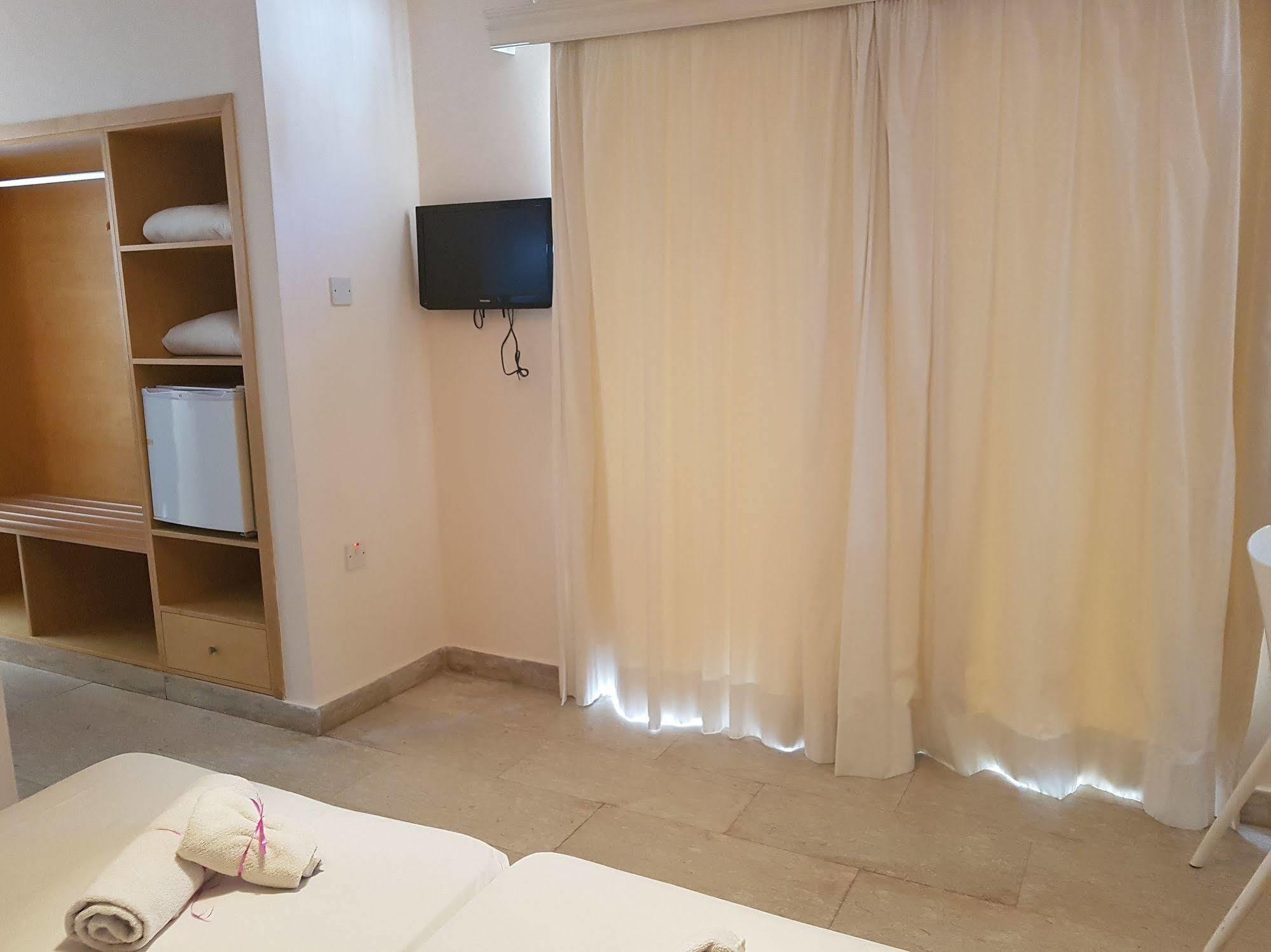 L'Eros Hotel Ayia Napa Ngoại thất bức ảnh